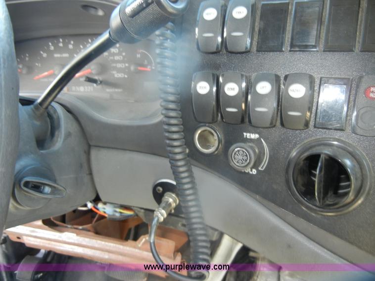 image for item D4864 2006 Ford Econoline E450 Super Duty bus