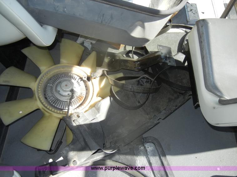 image for item D4864 2006 Ford Econoline E450 Super Duty bus
