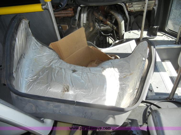 image for item D4864 2006 Ford Econoline E450 Super Duty bus