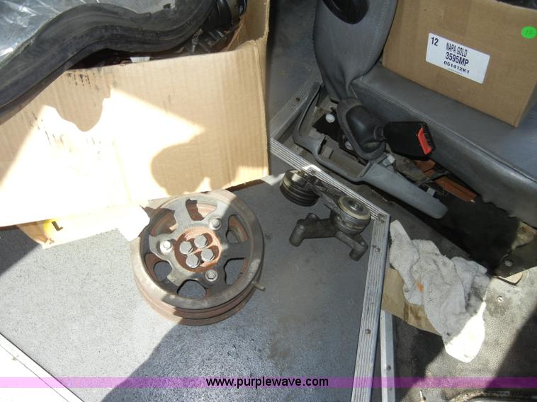 image for item D4864 2006 Ford Econoline E450 Super Duty bus