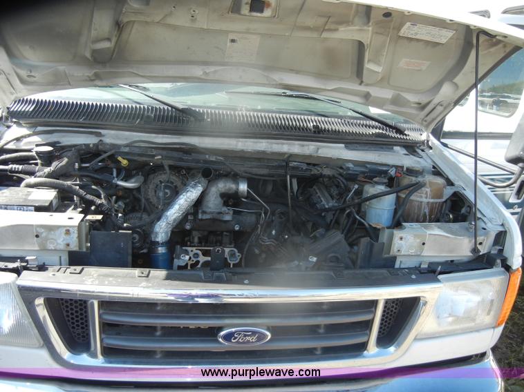 image for item D4864 2006 Ford Econoline E450 Super Duty bus