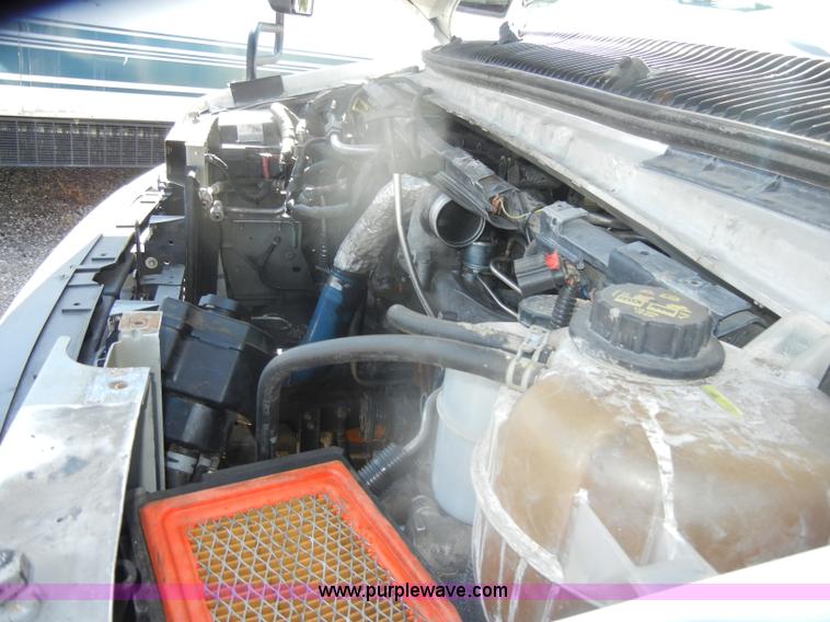 image for item D4864 2006 Ford Econoline E450 Super Duty bus