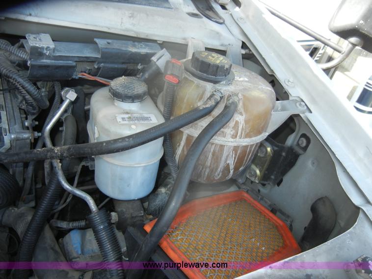 image for item D4864 2006 Ford Econoline E450 Super Duty bus