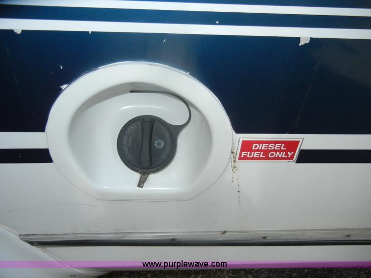 image for item D4864 2006 Ford Econoline E450 Super Duty bus