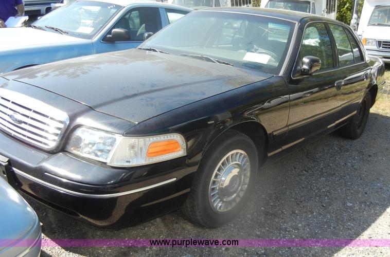 image for item D4867 2002 Ford Crown Victoria Police Interceptor