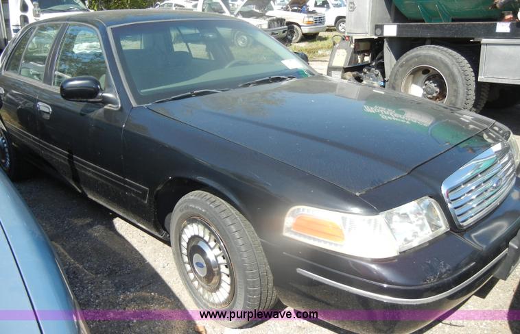 image for item D4867 2002 Ford Crown Victoria Police Interceptor