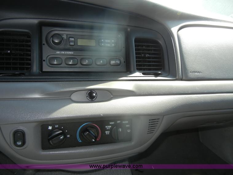 image for item D4867 2002 Ford Crown Victoria Police Interceptor
