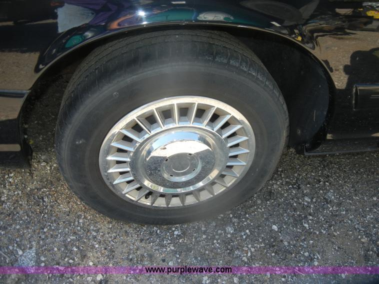 image for item D4867 2002 Ford Crown Victoria Police Interceptor