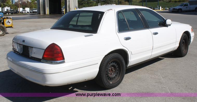 image for item D4869 2002 Ford Crown Victoria Police Interceptor