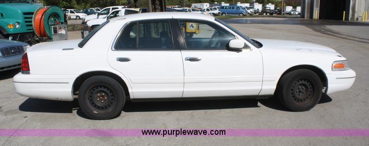 image for item D4869 2002 Ford Crown Victoria Police Interceptor