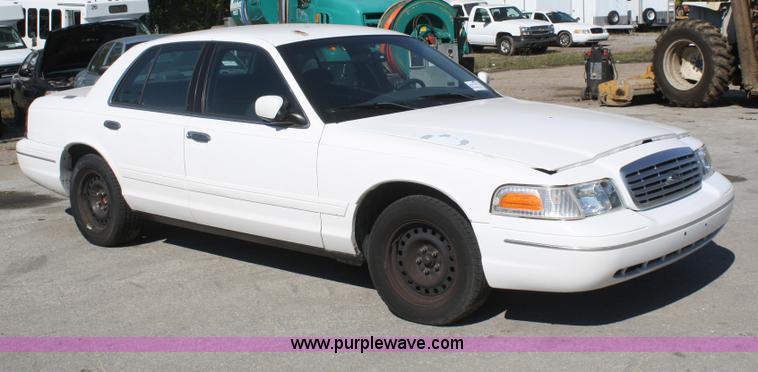 image for item D4869 2002 Ford Crown Victoria Police Interceptor