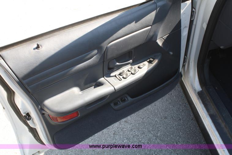 image for item D4869 2002 Ford Crown Victoria Police Interceptor
