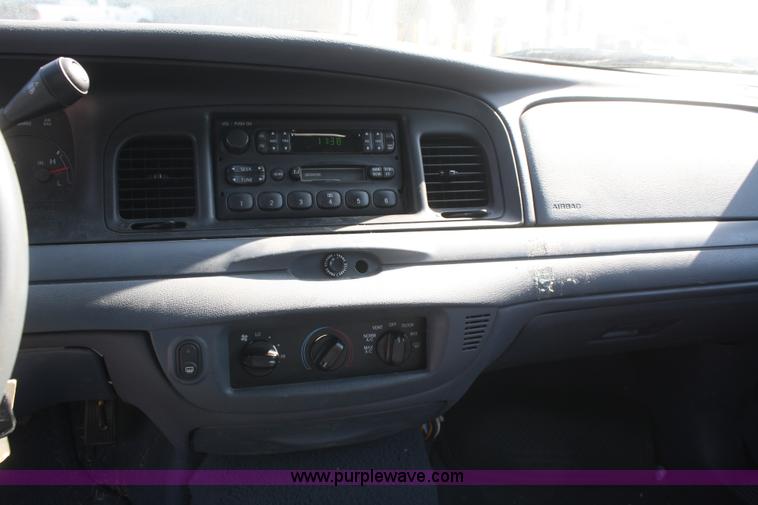 image for item D4869 2002 Ford Crown Victoria Police Interceptor