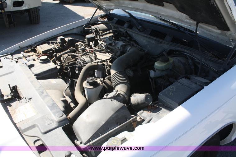 image for item D4869 2002 Ford Crown Victoria Police Interceptor