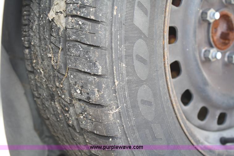 image for item D4869 2002 Ford Crown Victoria Police Interceptor