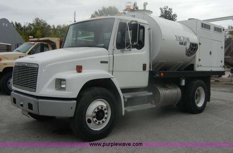 image for item D4935 2001 Freightliner FL70 Rodder Jet truck