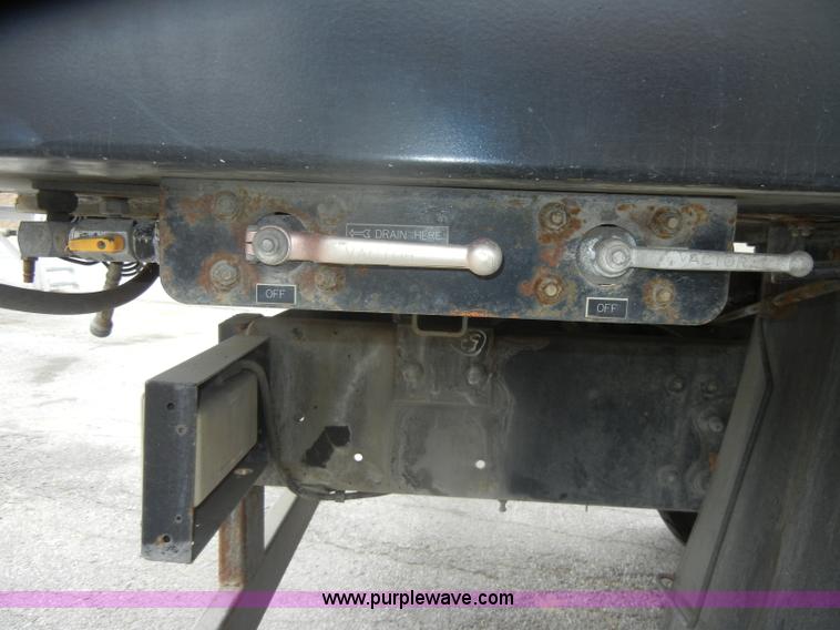 image for item D4935 2001 Freightliner FL70 Rodder Jet truck