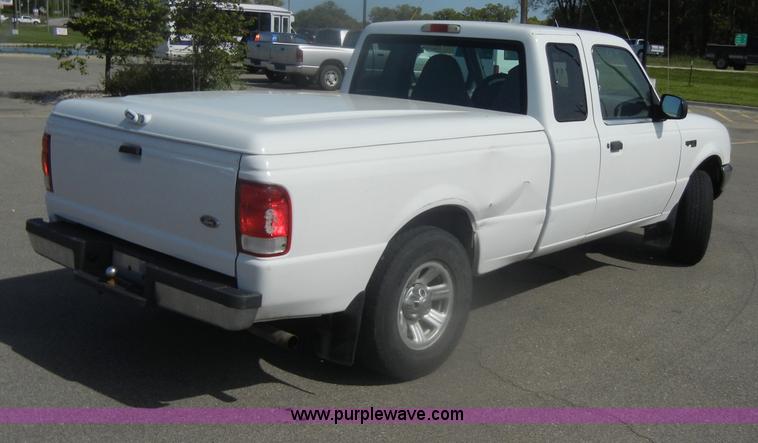 image for item D4942 2000 Ford Ranger XLT SuperCab pickup truck