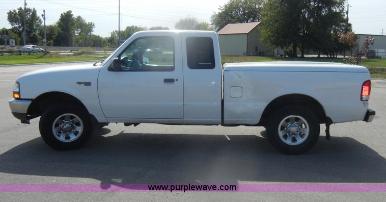 image for item D4942 2000 Ford Ranger XLT SuperCab pickup truck
