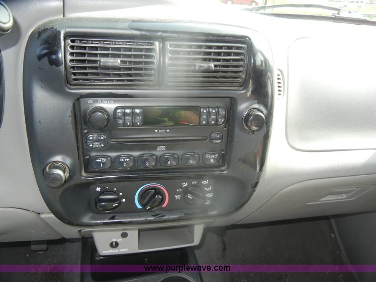 image for item D4942 2000 Ford Ranger XLT SuperCab pickup truck