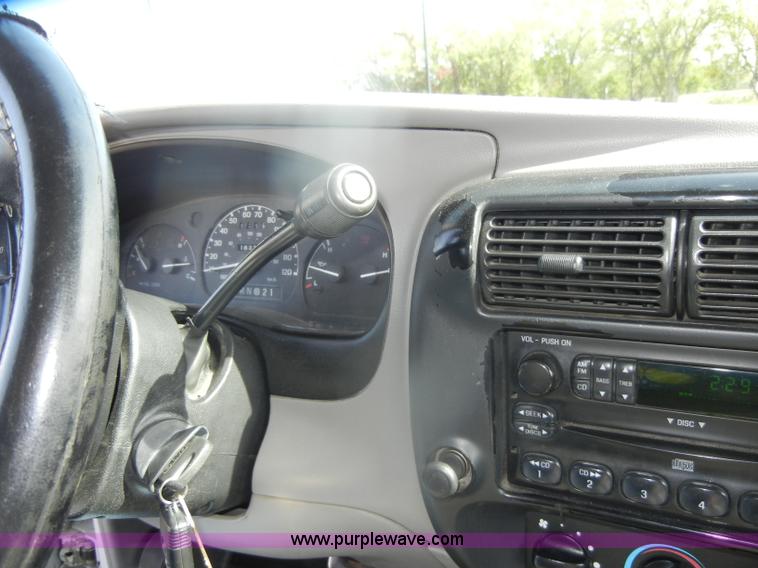 image for item D4942 2000 Ford Ranger XLT SuperCab pickup truck