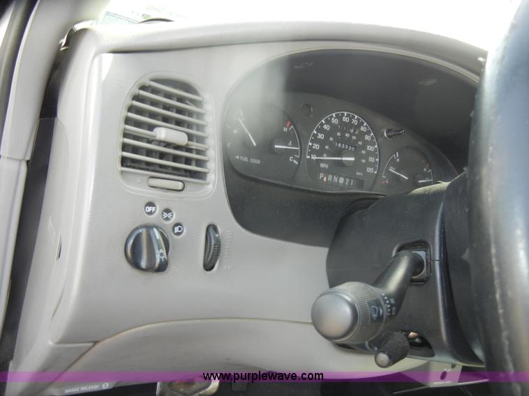 image for item D4942 2000 Ford Ranger XLT SuperCab pickup truck
