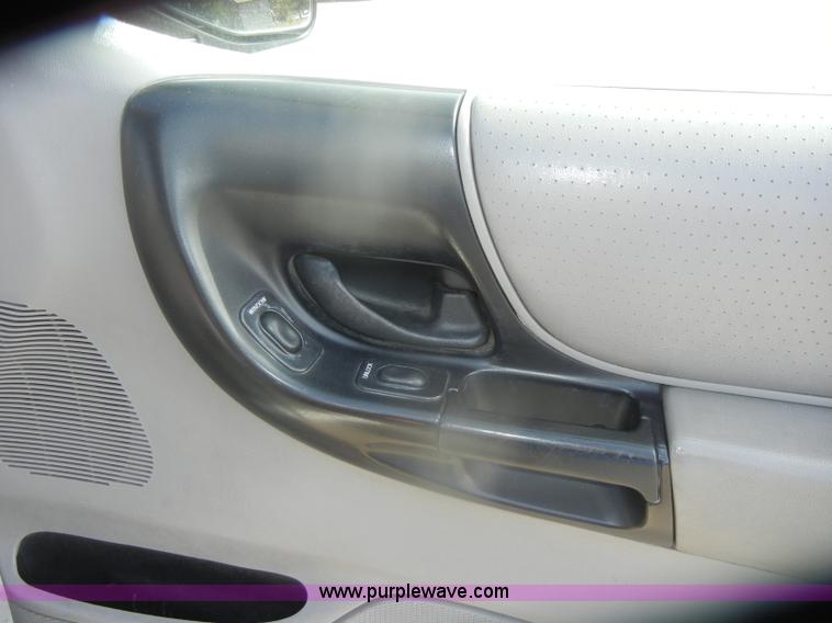 image for item D4942 2000 Ford Ranger XLT SuperCab pickup truck