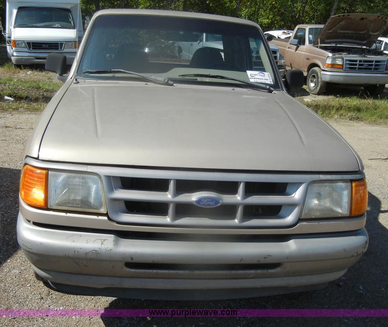 image for item D4952 1993 Ford Ranger XL SuperCab pickup truck