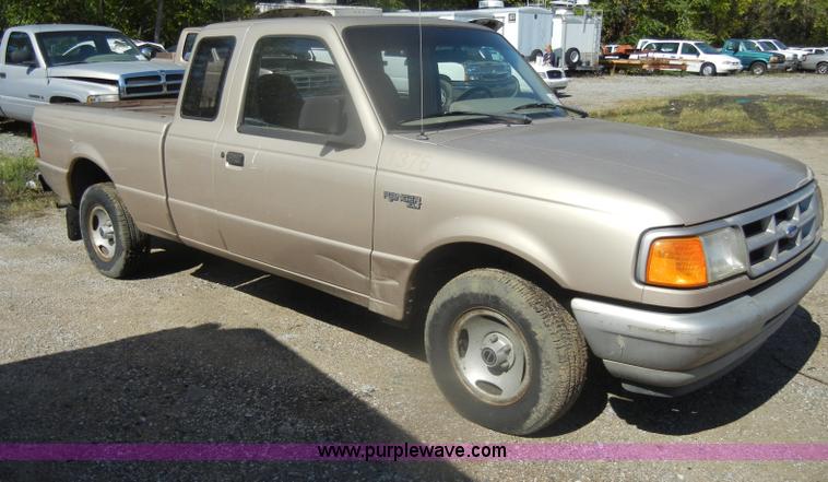 image for item D4952 1993 Ford Ranger XL SuperCab pickup truck