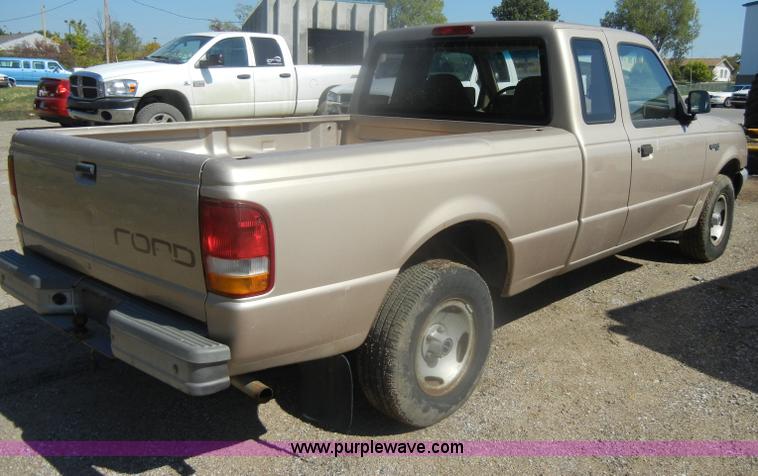 image for item D4952 1993 Ford Ranger XL SuperCab pickup truck