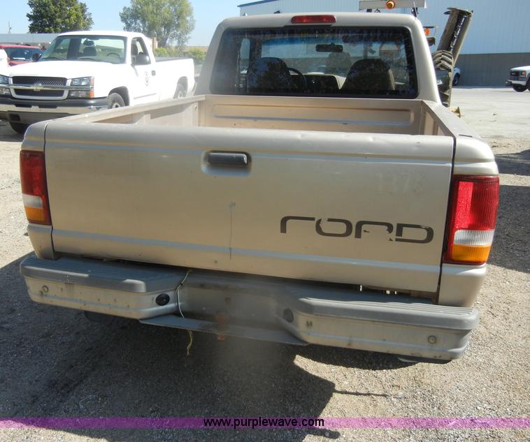 image for item D4952 1993 Ford Ranger XL SuperCab pickup truck