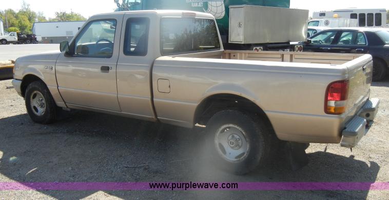 image for item D4952 1993 Ford Ranger XL SuperCab pickup truck