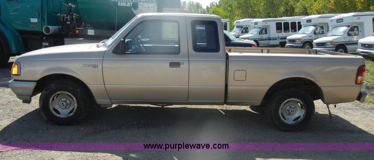 image for item D4952 1993 Ford Ranger XL SuperCab pickup truck