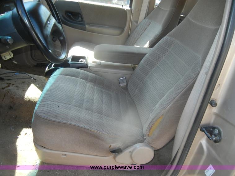 image for item D4952 1993 Ford Ranger XL SuperCab pickup truck