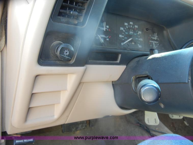 image for item D4952 1993 Ford Ranger XL SuperCab pickup truck