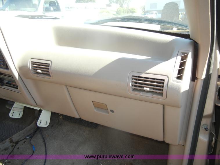 image for item D4952 1993 Ford Ranger XL SuperCab pickup truck