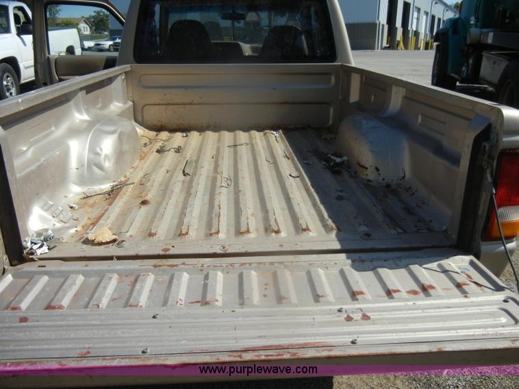 image for item D4952 1993 Ford Ranger XL SuperCab pickup truck