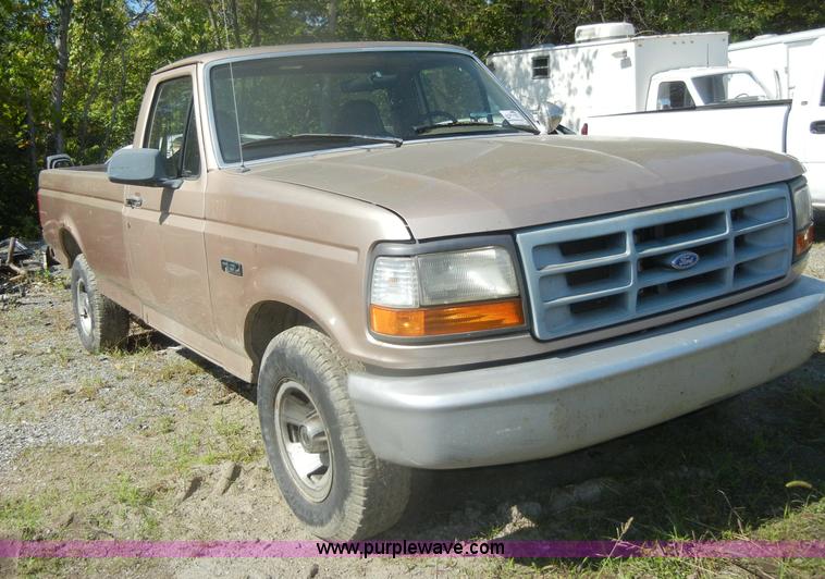 image for item D4954 1996 Ford F150 pickup truck