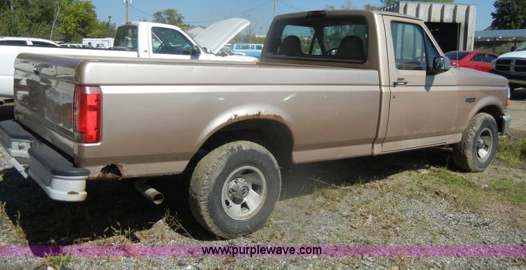 image for item D4954 1996 Ford F150 pickup truck