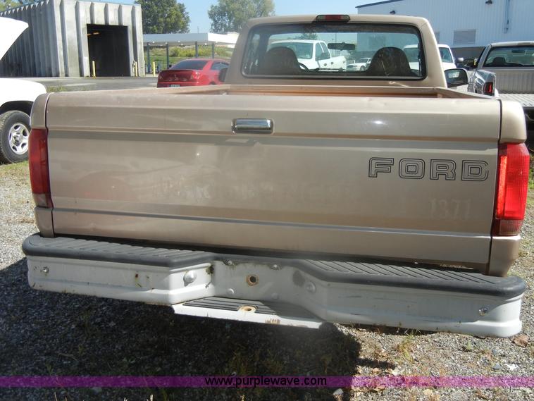 image for item D4954 1996 Ford F150 pickup truck