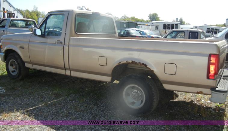 image for item D4954 1996 Ford F150 pickup truck