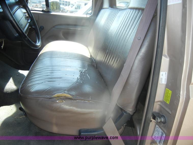 image for item D4954 1996 Ford F150 pickup truck