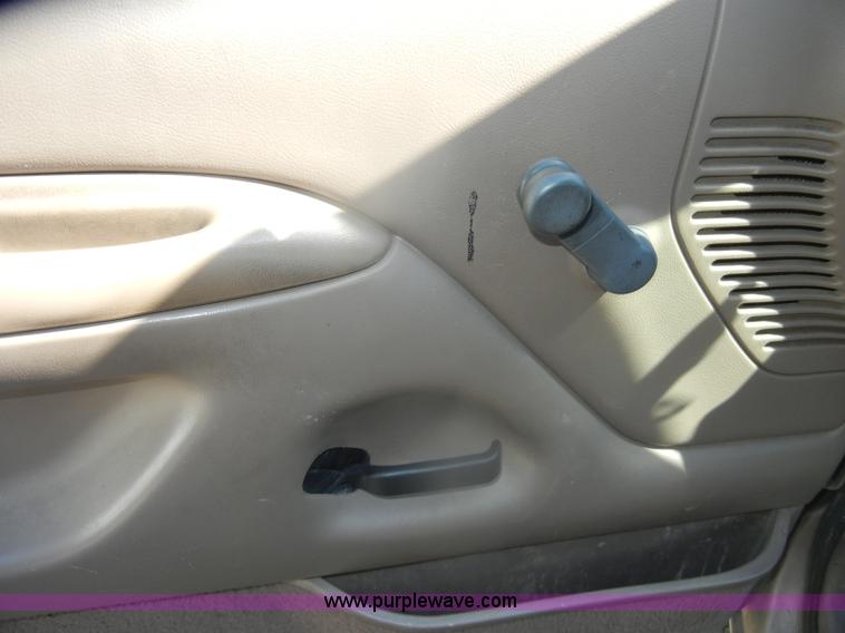 image for item D4954 1996 Ford F150 pickup truck