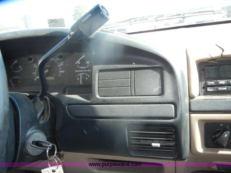 image for item D4954 1996 Ford F150 pickup truck