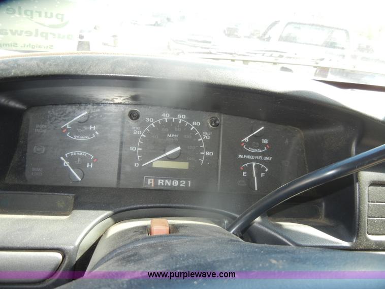 image for item D4954 1996 Ford F150 pickup truck