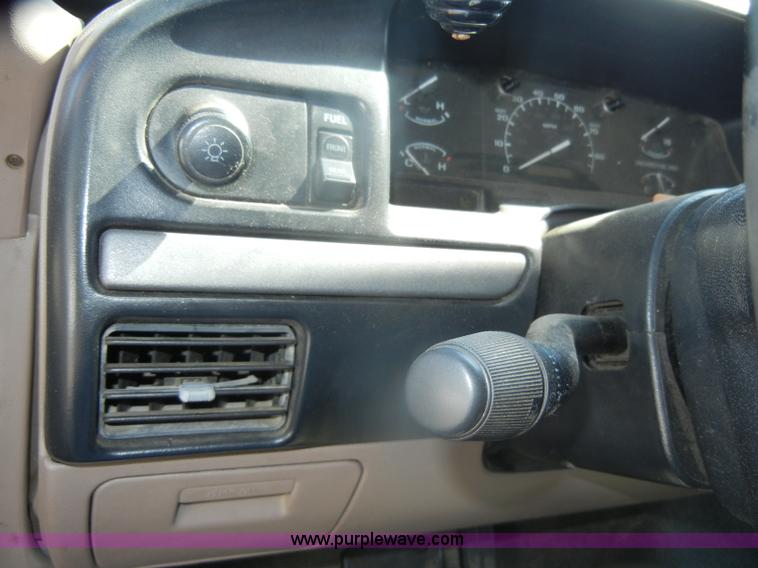 image for item D4954 1996 Ford F150 pickup truck