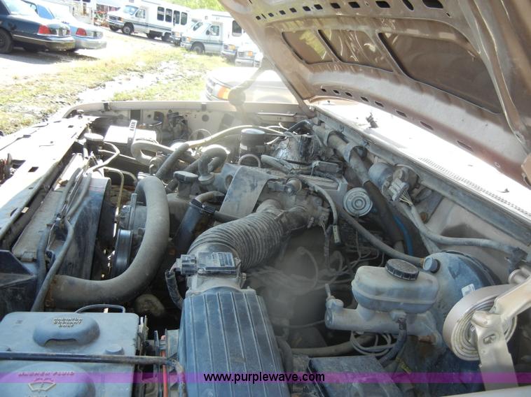 image for item D4954 1996 Ford F150 pickup truck