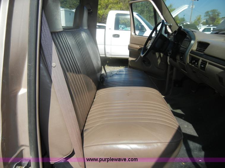 image for item D4954 1996 Ford F150 pickup truck