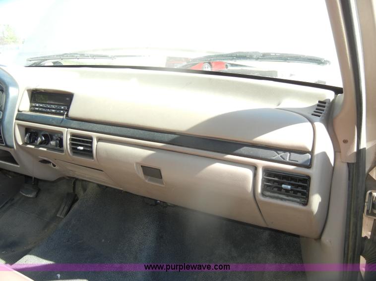 image for item D4954 1996 Ford F150 pickup truck