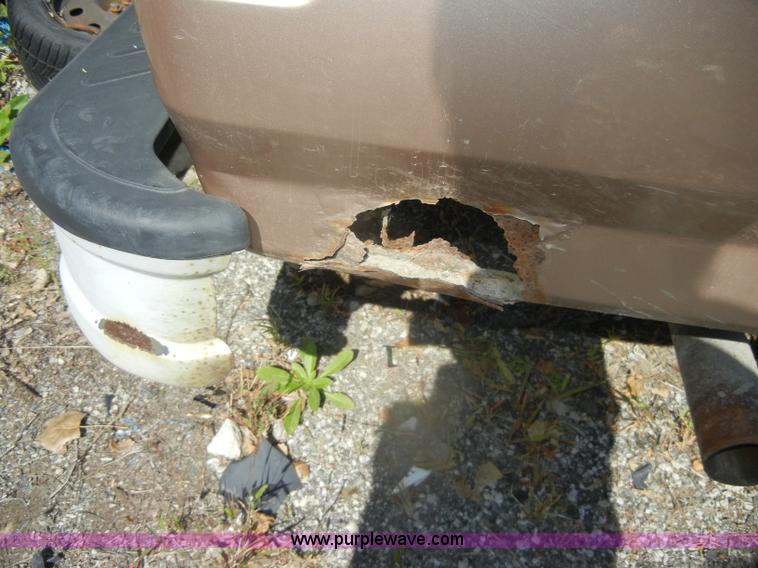 image for item D4954 1996 Ford F150 pickup truck